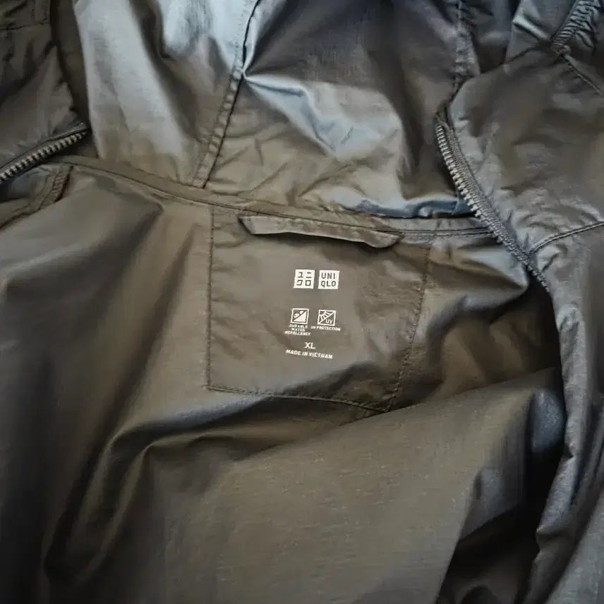 [BUNJANG] Uniqlo Windbreaker Dark Gray/Red XL / 유니클로 바람막이 XL 다크그레이/레드