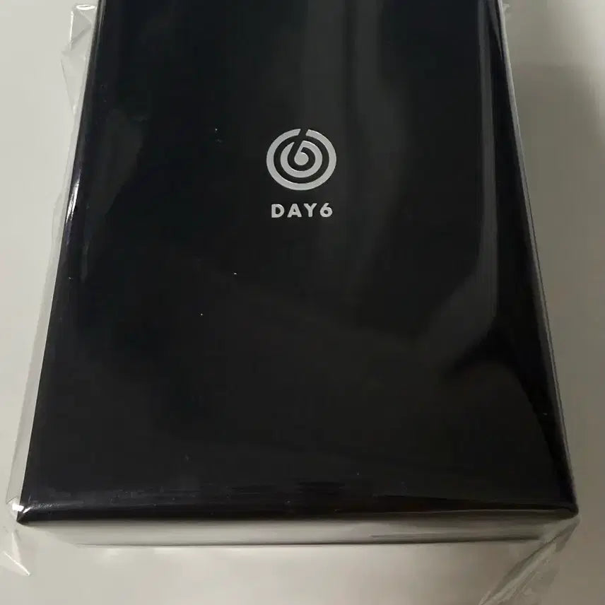 [BUNJANG] DAY6 25th Concert Bracelet (Sealed) with Photocard / 데이식스 25 클콘 팔찌 미개봉 원가양도 합니다!(포카 포함)