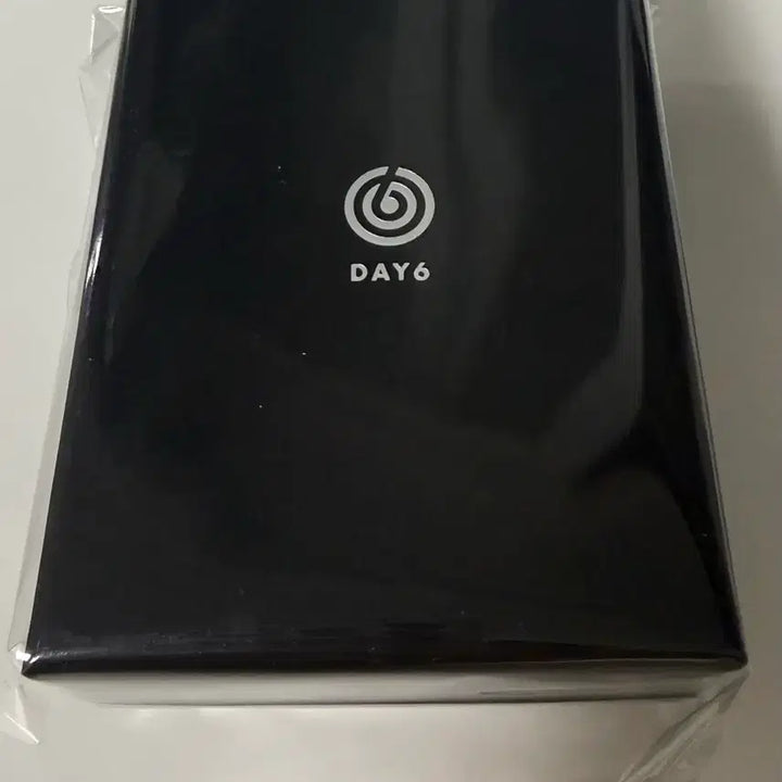 [BUNJANG] DAY6 25th Concert Bracelet (Sealed) with Photocard / 데이식스 25 클콘 팔찌 미개봉 원가양도 합니다!(포카 포함)