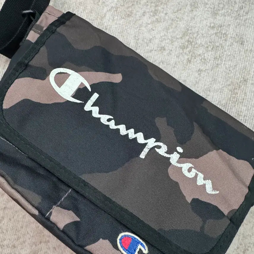 [BUNJANG] Champion Camo Pattern Crossbody Bag / Champion 챔피온 카모패턴 크로스백 y2k가방