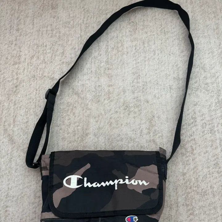 [BUNJANG] Champion Camo Pattern Crossbody Bag / Champion 챔피온 카모패턴 크로스백 y2k가방
