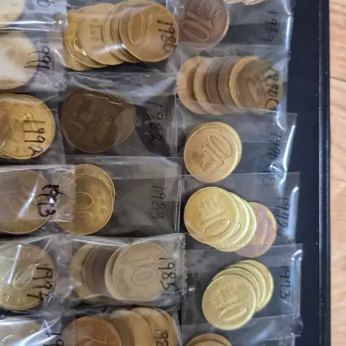 [BUNJANG] 10 Won Coin Collection - Complete Years (1967-2006) / 10원 동전 연도별 수집품