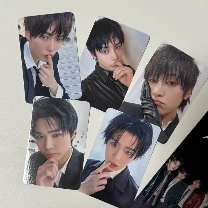 [BUNJANG] ZB1 Comeback Premiere Photocard + Ticket Bundle Set / 제베원 컴백 프리미어 포카+티켓 일괄양도