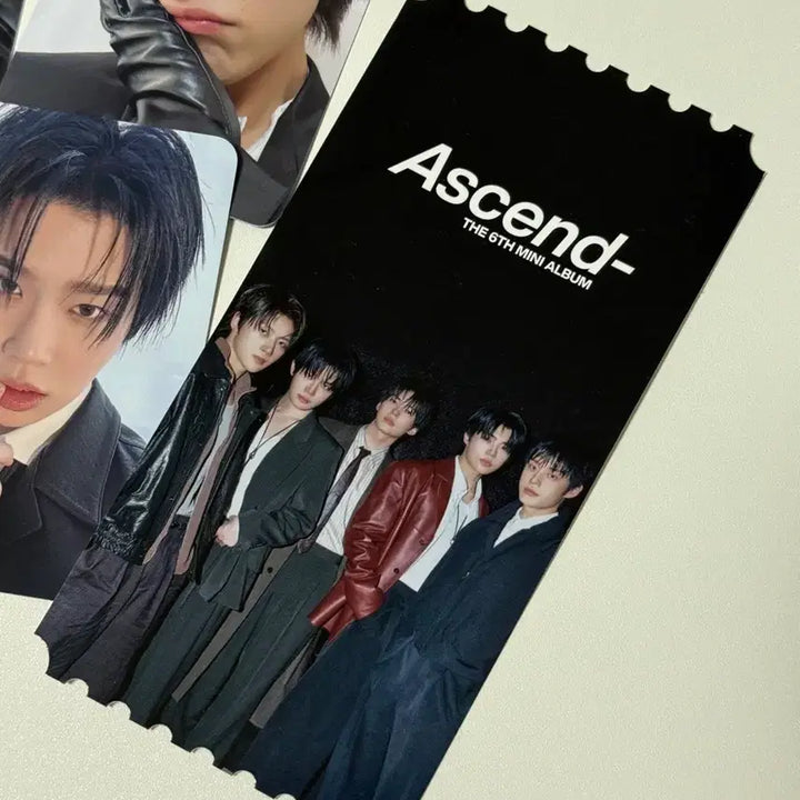 [BUNJANG] ZB1 Comeback Premiere Photocard + Ticket Bundle Set / 제베원 컴백 프리미어 포카+티켓 일괄양도