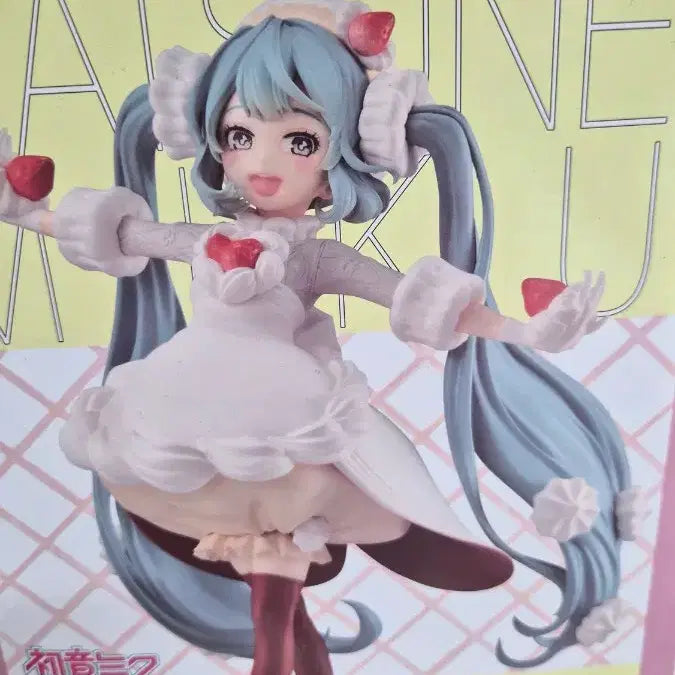 [BUNJANG] FURYU Hatsune Miku Strawberry Shortcake Figure / 후류 하츠네 미쿠 스위트 피규어 딸기 쇼트케이크