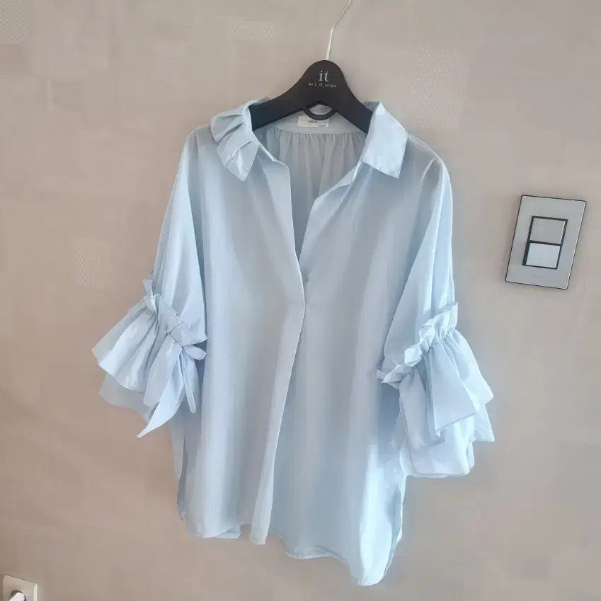 [BUNJANG] Ruffle Sleeve Blouse Sky Blue Oversized / 러플 소매 블라우스 하늘색 오버핏66~88