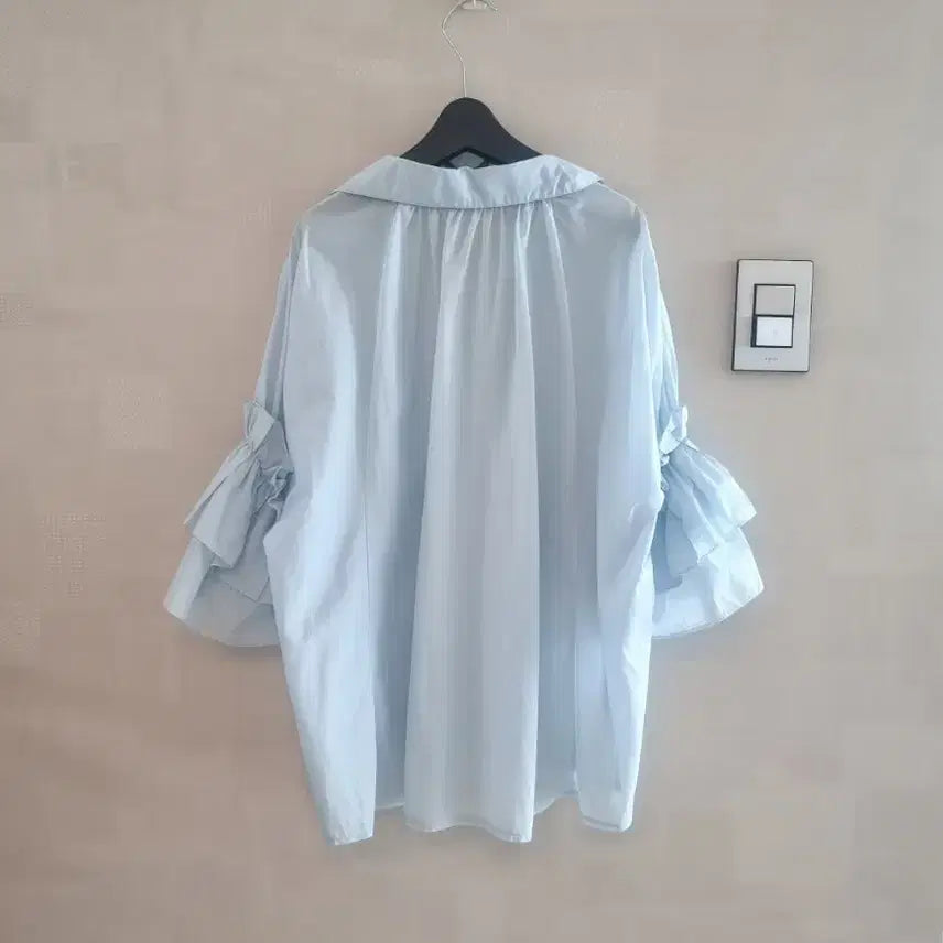 [BUNJANG] Ruffle Sleeve Blouse Sky Blue Oversized / 러플 소매 블라우스 하늘색 오버핏66~88