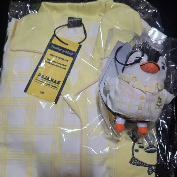 [BUNJANG] 2PM Junho Penguin Pajamas (Japan Edition) with Penguin Plush / 준호 펭펭이 파자마(일본)