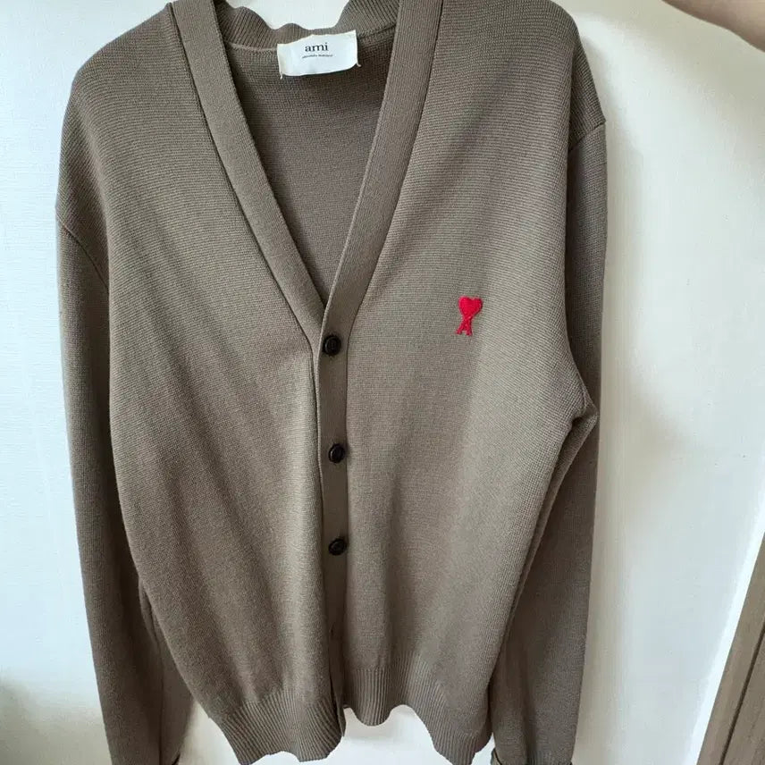 [BUNJANG] AMI Small Heart Brown Cardigan / 아미 스몰하트 브라운 가디건
