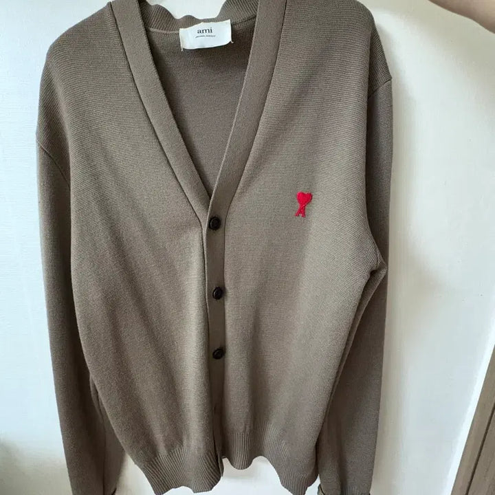 [BUNJANG] AMI Small Heart Brown Cardigan / 아미 스몰하트 브라운 가디건