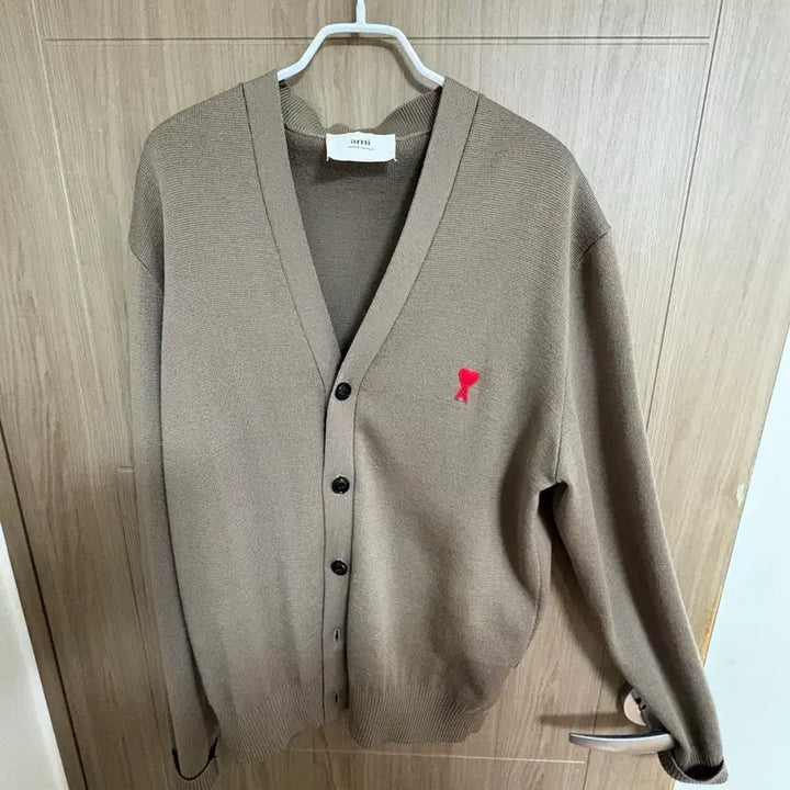 [BUNJANG] AMI Small Heart Brown Cardigan / 아미 스몰하트 브라운 가디건