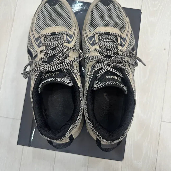 [BUNJANG] ASICS Gel-Venture 6 Feather Grey/Black Shoes (270) / [270] 아식스 젤 벤쳐 6 페더그레이블랙