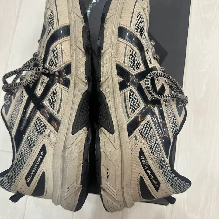 [BUNJANG] ASICS Gel-Venture 6 Feather Grey/Black Shoes (270) / [270] 아식스 젤 벤쳐 6 페더그레이블랙