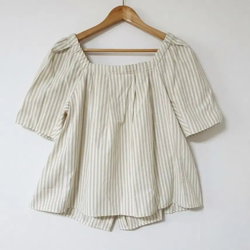 [BUNJANG] Jucycouture Beige Stripe Square Neck Puff Sleeve Blouse / 쥬시꾸뛰르 베이지 스트라이프 블라우스 스퀘어넥 퍼프소매