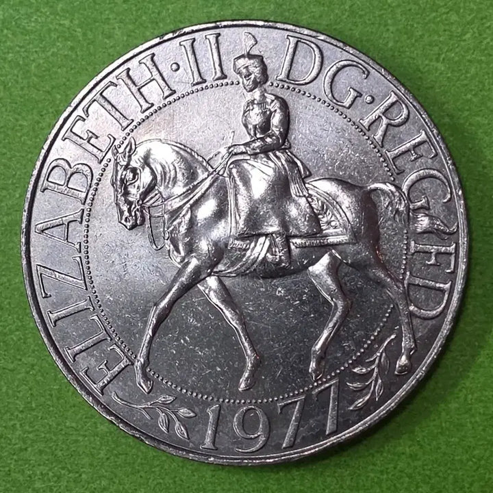 [BUNJANG] 1977 United Kingdom Silver Jubilee Commemorative Coin / [대형] 1977년 영국 실버주빌리 기념 주화 M3049