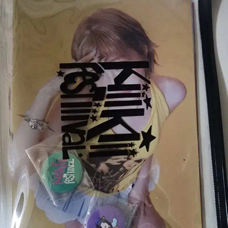 [BUNJANG] Kiki Kiki Festival Ticket Zone Postcard Set &amp; Badge Set / [판매] 키키 팬콘 티키존 키트