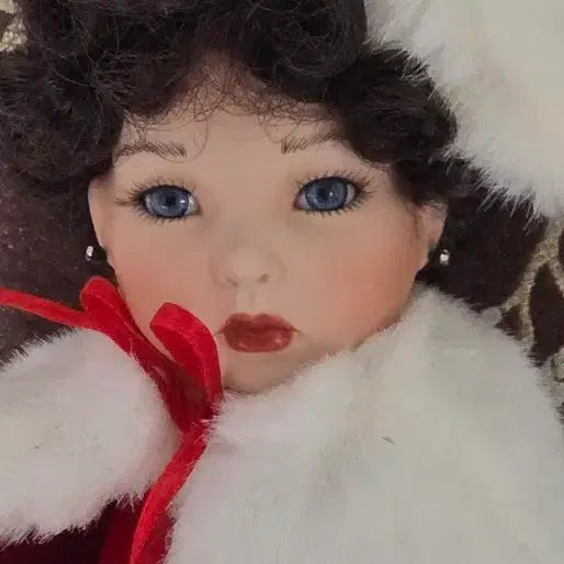 [BUNJANG] Polly Edmonds Porcelain Doll Red Dress Fur Coat / 폴린돌 판매합니다.