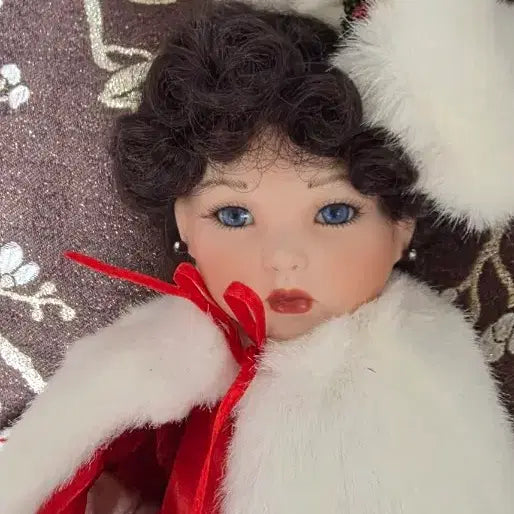 [BUNJANG] Polly Edmonds Porcelain Doll Red Dress Fur Coat / 폴린돌 판매합니다.