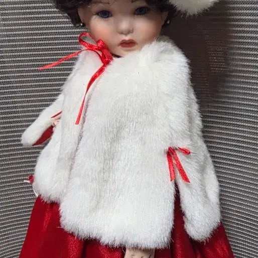 [BUNJANG] Polly Edmonds Porcelain Doll Red Dress Fur Coat / 폴린돌 판매합니다.