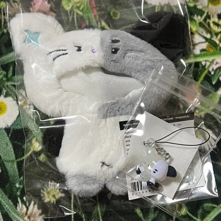 [BUNJANG] Xdinary Heroes XMONS Jeongsu Costume + Mini Charm Set / 엑디즈 냥듀 코스튬 + 미니참 세트 엑몬즈 정수 엑스디너리히어로즈