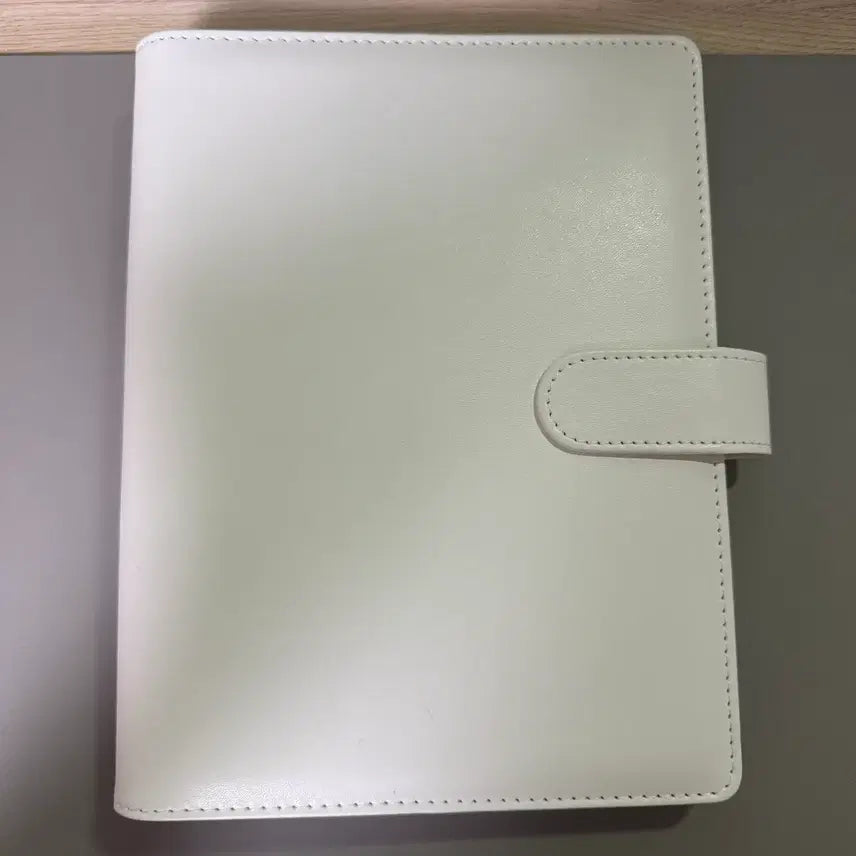 [BUNJANG] A5 Macaron Binder White Photocard Binder (2 Available) / A5 마카롱 바인더 흰색 포카바인더 2개남음