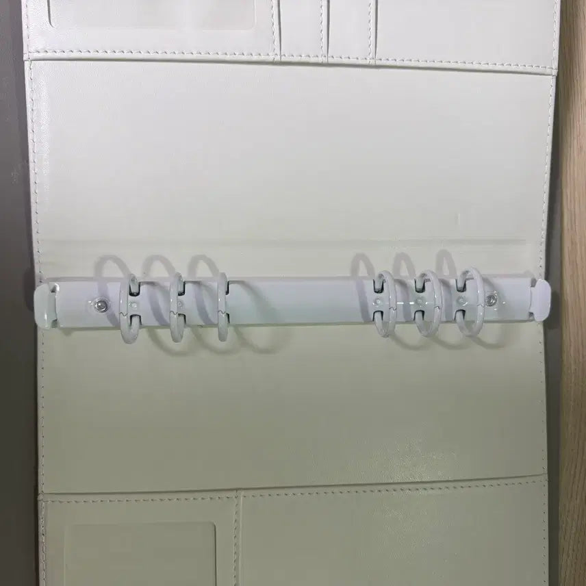[BUNJANG] A5 Macaron Binder White Photocard Binder (2 Available) / A5 마카롱 바인더 흰색 포카바인더 2개남음