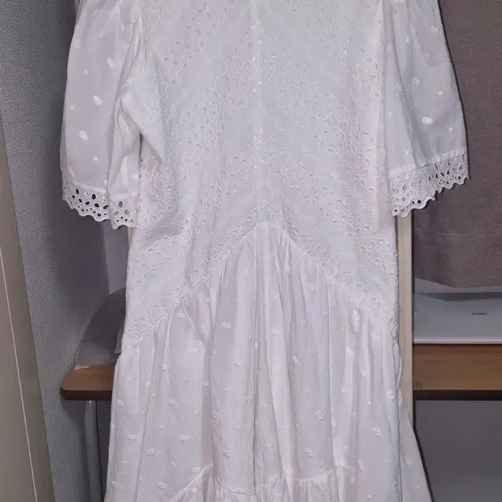 [SOLD OUT] 화이트 아일렛 수입원피스 반팔 레이스 펀칭