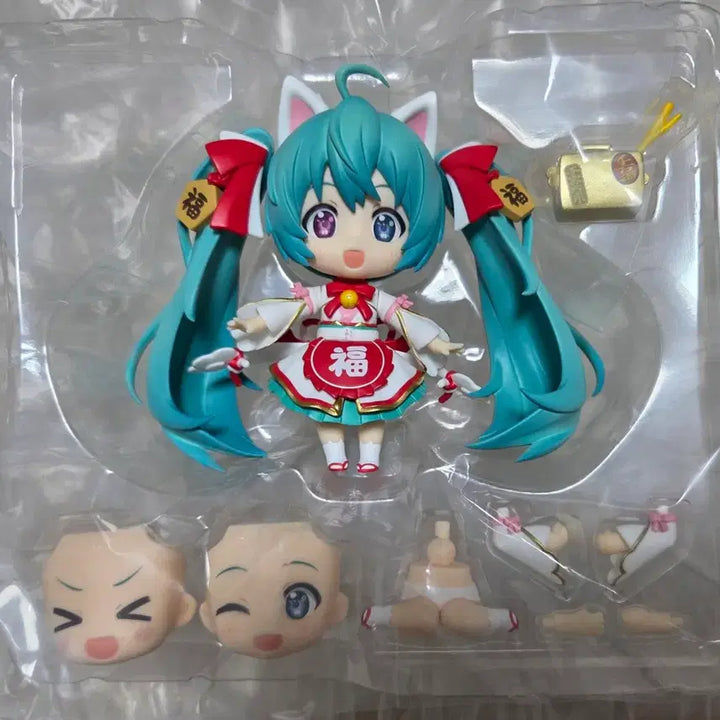 [BUNJANG] Nendoroid 1777 Maneki Miku Hatsune Miku Vocaloid Figure / 넨도로이드 1777 마네키 미쿠 피규어 하츠네 미쿠 보카로 넨도