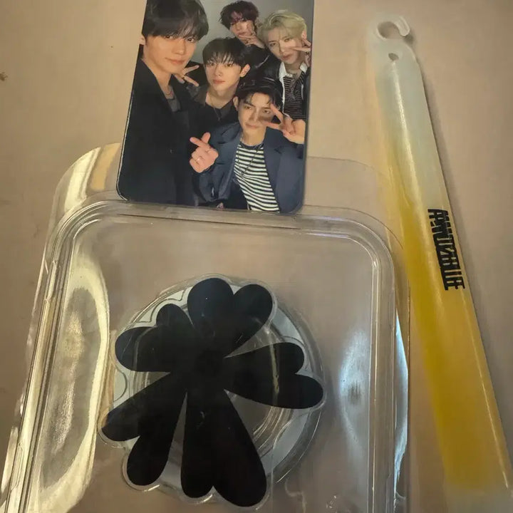 [BUNJANG] ZEROBASEONE Debut Showcase Photocard Bundle Set (Zhang Hao, Han Yu Jin, Ricky, Kim Gyu Vin, Gunwook) / 앤더블 쇼케이스 역조공 포카 응원봉 장하오 한유진 리키 김규빈 공방