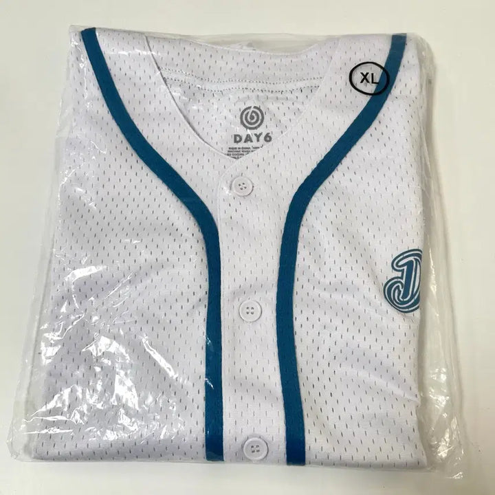 [BUNJANG] Day6 The Decade Overseas Tour Uniform + Macau VIP Gift Set / 데이식스 더 데케이드 해외투어 해투 유니폼 + 마카오 vip입장기프트