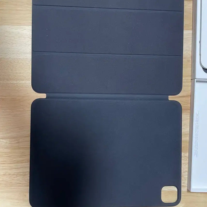 [BUNJANG] Apple Genuine Smart Folio for iPad Pro 11 (M4/M5) / 애플 정품 스마트폴리오 M4 M5 아이패드 프로 11 공용