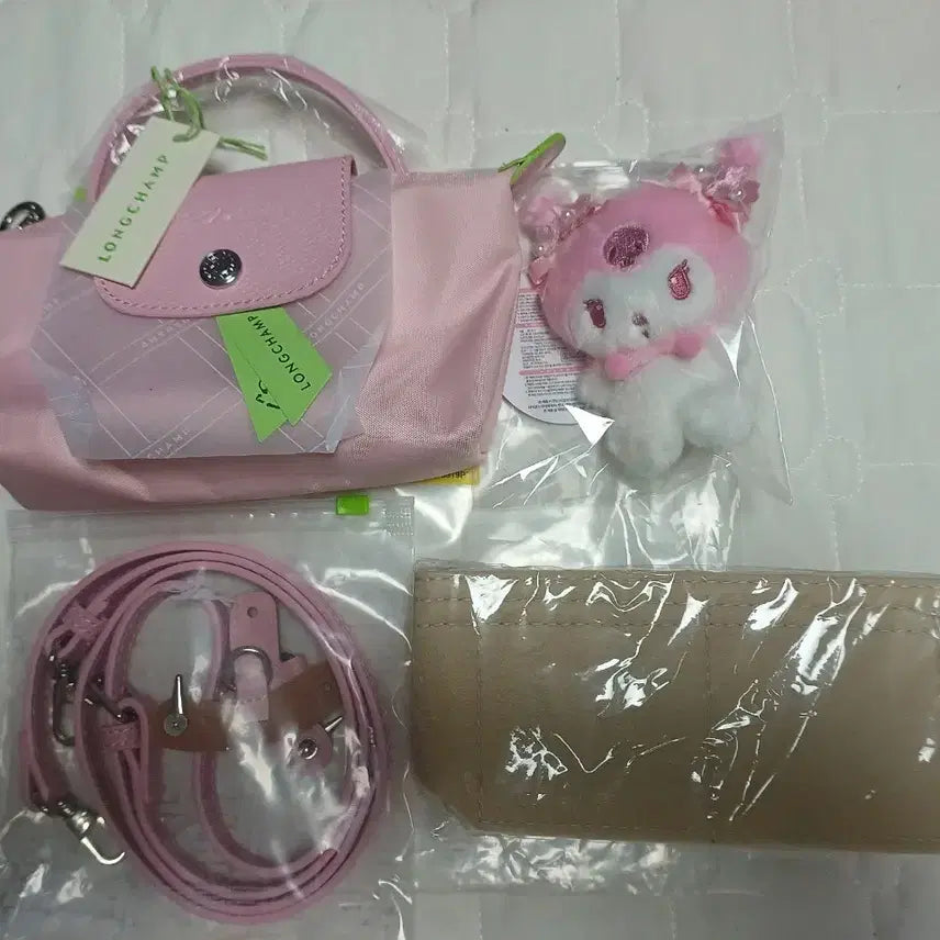 [BUNJANG] Longchamp Le Pliage XS Rose with Strap, Sanrio Keychain &amp; Inner Bag / 새상품 롱샴 르플리아쥬xs 이시영 로즈+스트랩+산리오키링+이너백