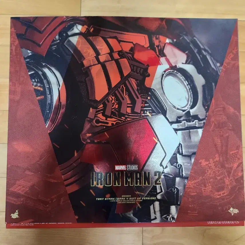 [BUNJANG] Hot Toys Iron Man Mark V Suit Up Deluxe Figure / 핫토이 마크5 슈트업 디럭스 아이언맨 피규어