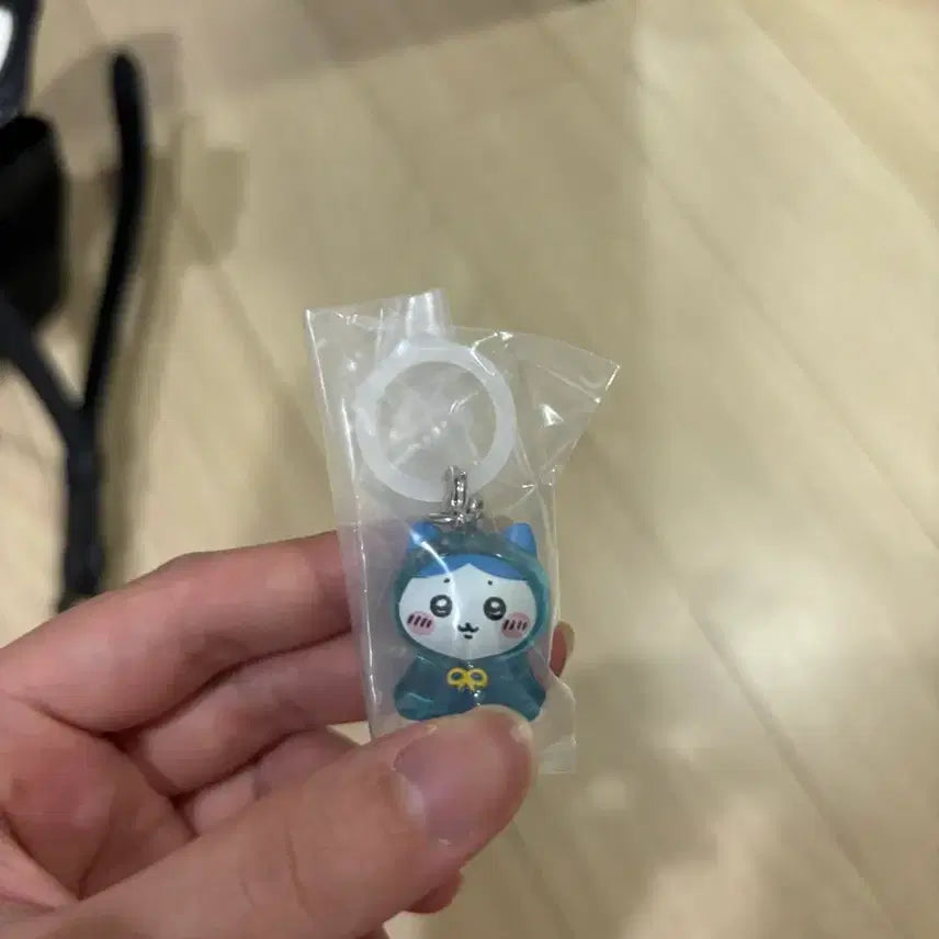 [BUNJANG] Chiikawa Mezurushi Hachware Plush Keyring / 치이카와 메지루시 히치와레