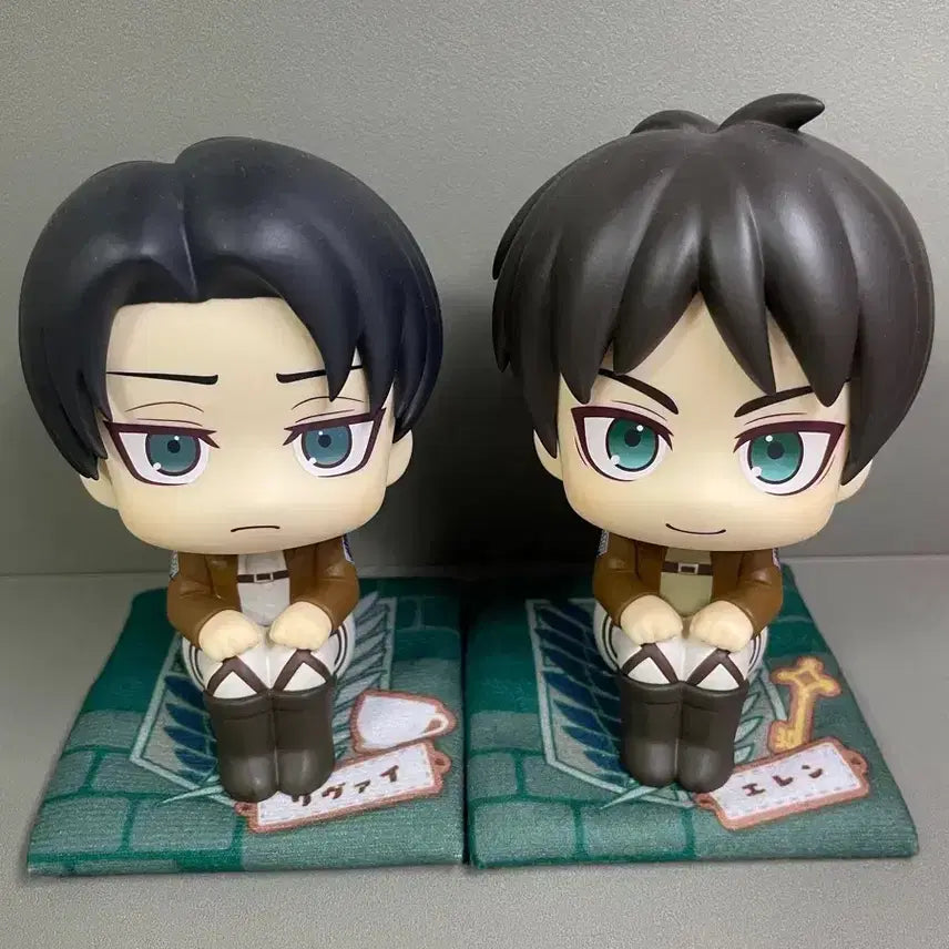 [BUNJANG] Attack on Titan Levi Eren Look Up Cushion Special Set / 진격의 거인 리바이 에렌 룩업 방석 특전