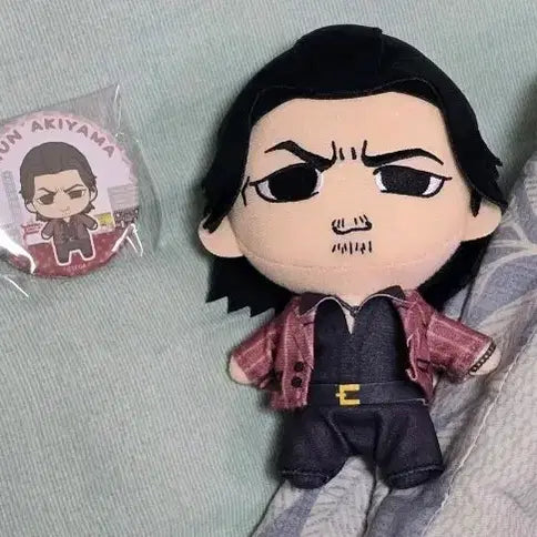 [BUNJANG] Yakuza Akiyama Shun Doll + Badge Set / 용과 같이 아키야마 슌 인형 + 뱃지 세트