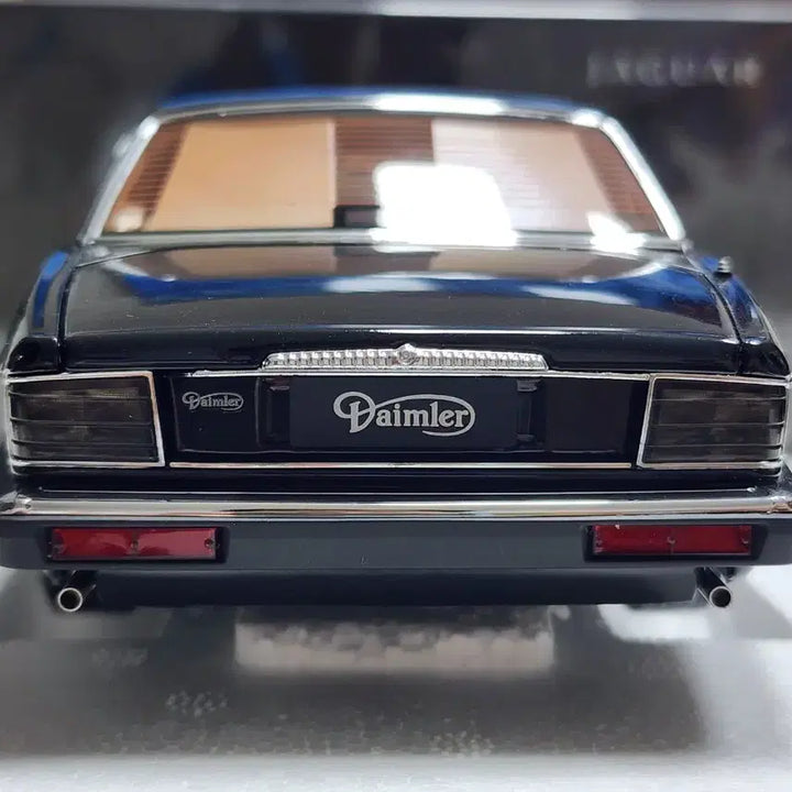 [BUNJANG] Almost Real 1:18 Jaguar XJ6 XJ40 Black Limited Edition Diecast / 1:18 올모스트리얼 재규어 XJ6 XJ40 블랙 한정판 다이캐스트