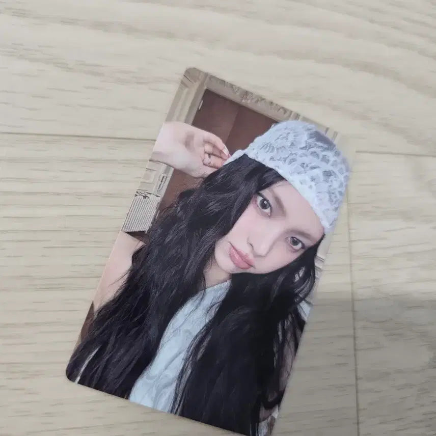 [BUNJANG] ILLIT Yoonah Album Photocard / 아일릿 잇츠미 윤아 앨범 포카 illit poca