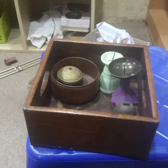 [BUNJANG] Japanese Antique Collection: Small Bells, Brass Bowl, Candlesticks, Compass, Leather Case, Wooden Box / 작은 종, 촛대등 일괄