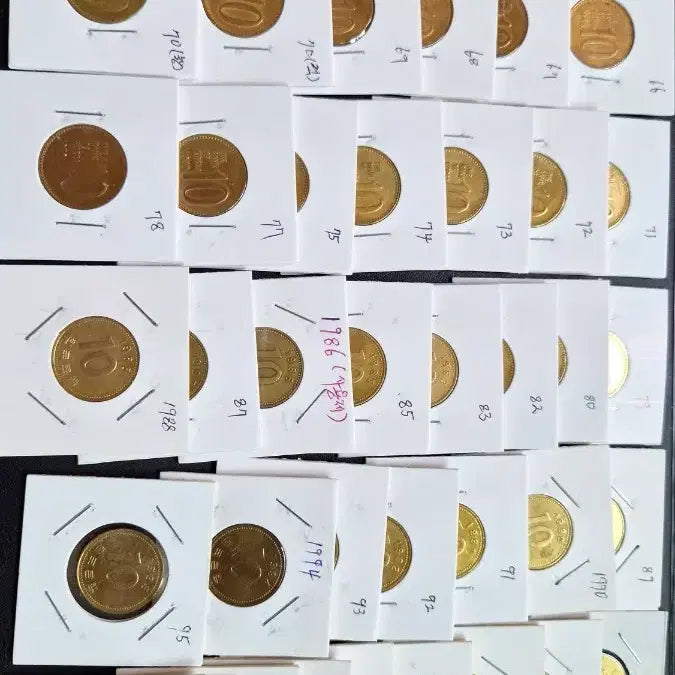 [BUNJANG] Vintage 10 Won Coin Collection (1966-2006) / 1966년~2006년 구형 10원 동전 연도별 줄세우기
