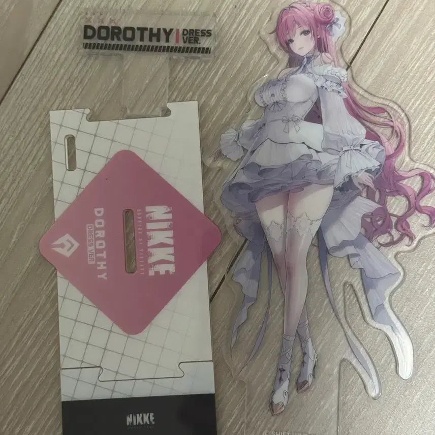 [BUNJANG] NİKE Dorothy Acrylic Standee + Overzone Postcard Bundle / 니케 도로시 아크릴 + 오버존 엽서 일괄