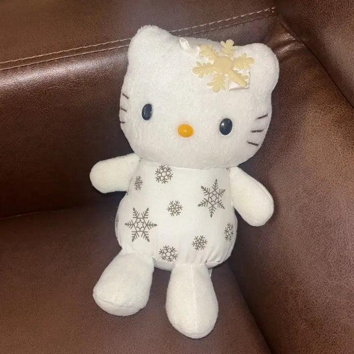 [BUNJANG] Sanrio Hello Kitty 2002 Vintage Snow Kitty Sitting Plush / 산리오 키티 2002년 고전인형 눈꽃키티 앉은 인형 누이 헬로키티