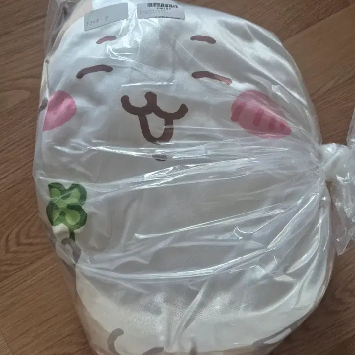 [BUNJANG] Chiikawa Gingham Frill Cushion / 치이카와 깅엄 프릴 쿠션