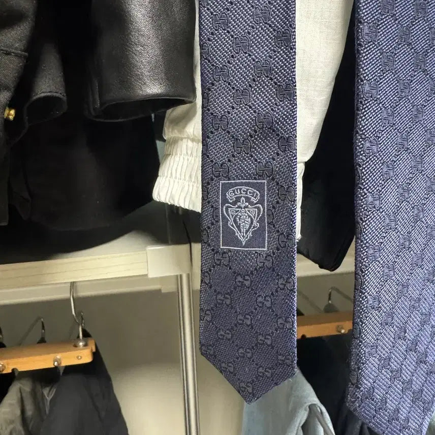 [BUNJANG] Gucci GG Embroidered Striped Silk Necktie / 명품) 구찌 GG자수 패턴 삼선 실크 넥타이 팝니다.