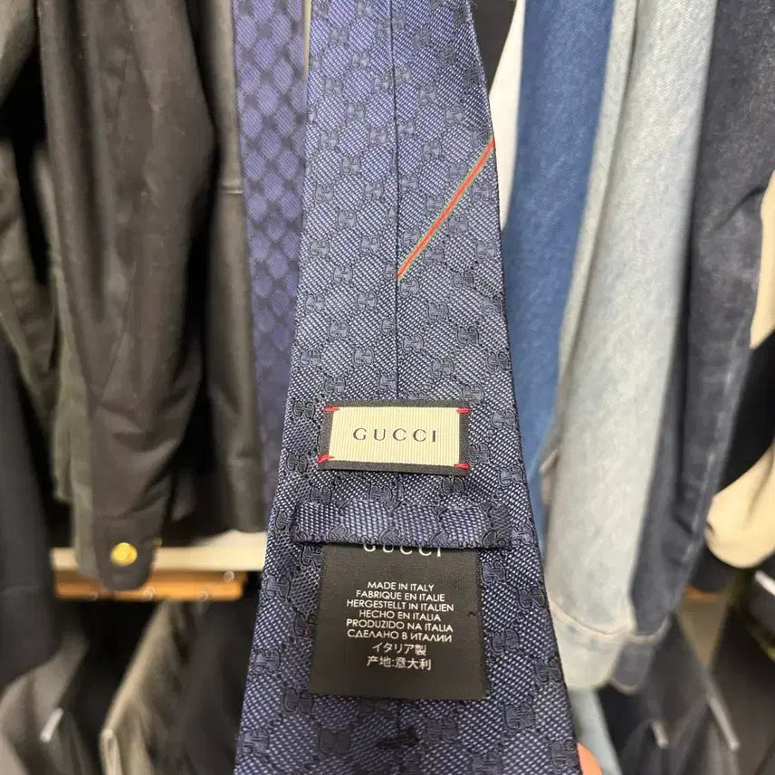 [BUNJANG] Gucci GG Embroidered Striped Silk Necktie / 명품) 구찌 GG자수 패턴 삼선 실크 넥타이 팝니다.