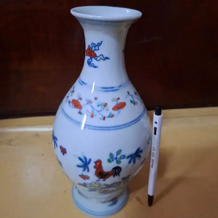 [BUNJANG] Celadon Vase with Detailed Chicken Motif / 닭문양이 투채로 잘 그려진 화병