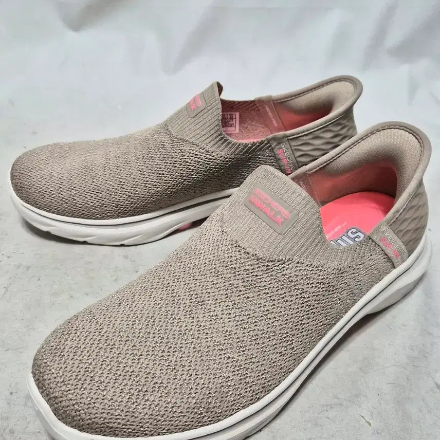[BUNJANG] Skechers GoWalk Slip-On Beige Women&