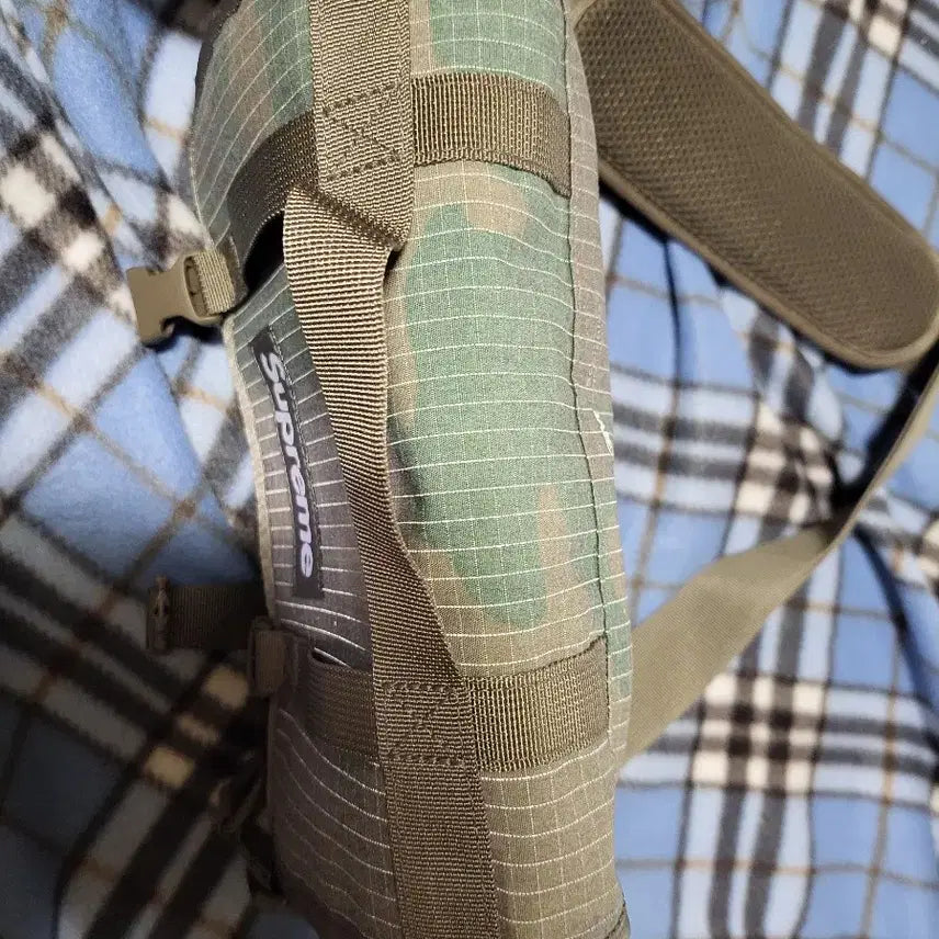[BUNJANG] Supreme Mini Camo Woodland Duffle Bag Crossbody / 슈프림 미니 카모 우드랜드 더플백 크로스백