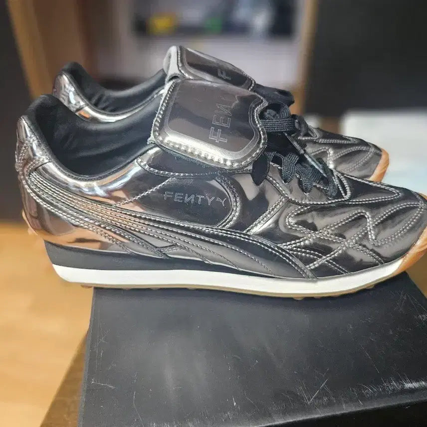 [BUNJANG] Puma x Fenty Collaboration Metallic Silver Sneakers (US 10) / 퓨마XFENTY 콜라보메탈릭 실버 280인데발볼좁음270ㅡ275로봄