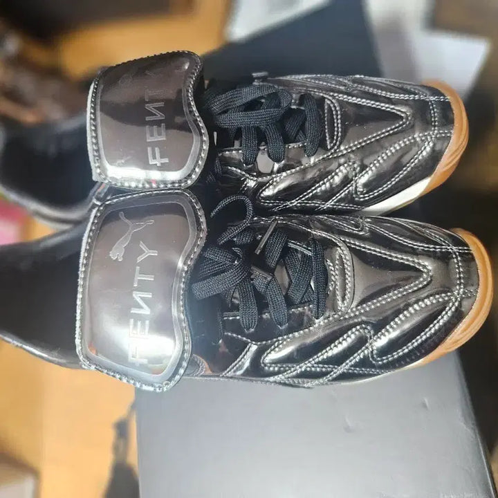 [BUNJANG] Puma x Fenty Collaboration Metallic Silver Sneakers (US 10) / 퓨마XFENTY 콜라보메탈릭 실버 280인데발볼좁음270ㅡ275로봄